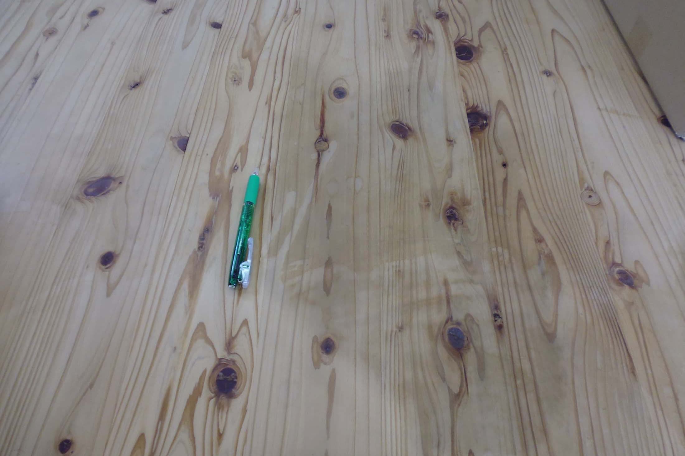 無垢材の床の手入れ方法1